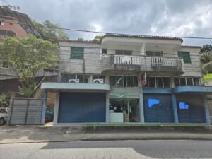 Prédio comercial e residencial de 2 andares na Av. Barão do Rio Branco