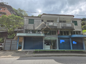 Prédio comercial e residencial de 2 andares na Av. Barão do Rio Branco
