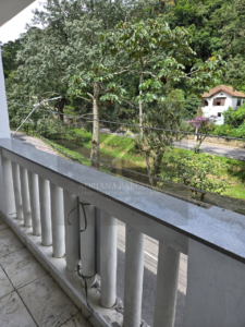 Prédio comercial e residencial de 2 andares na Av. Barão do Rio Branco