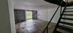 Prédio comercial e residencial de 2 andares na Av. Barão do Rio Branco
