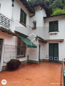 Casa Histórica medindo 5.000m²de área total, podendo ser residencial ou comercial no Centro de Petrópolis RJ