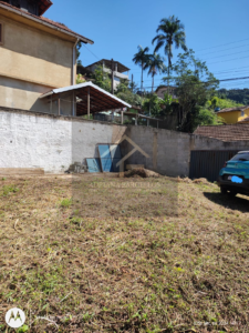 Terreno plano e murado pronto para construir medindo 132m² no bairro Bingen