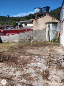 Terreno plano e murado pronto para construir medindo 132m² no bairro Bingen