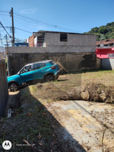 Terreno plano e murado pronto para construir medindo 132m² no bairro Bingen