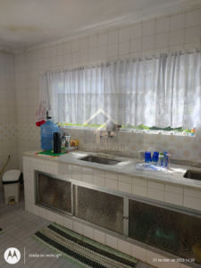 Linda casa com piscina e casa de caseiro em Corrêas