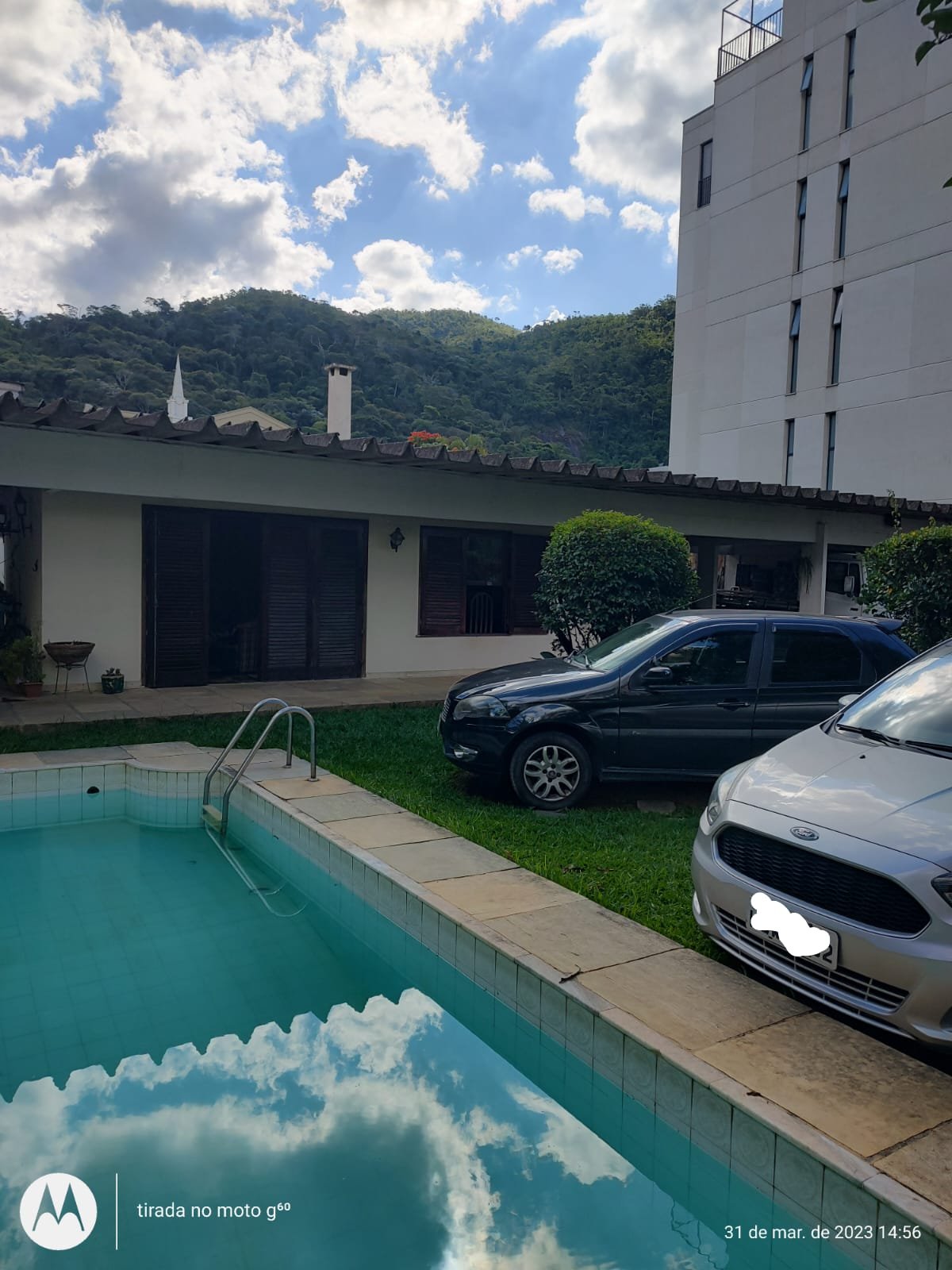 Linda casa com piscina e casa de caseiro em Corrêas