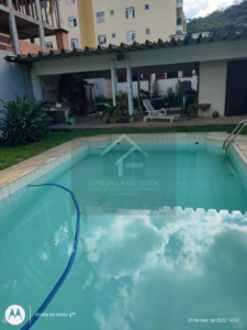 Linda casa com piscina e casa de caseiro em Corrêas