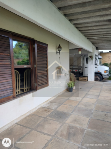 Linda casa com piscina e casa de caseiro em Corrêas