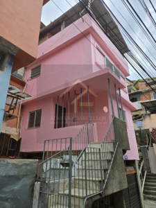 Casa em 4 pavimentos na rua 24 de Maio
