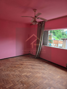 Casa em 4 pavimentos na rua 24 de Maio