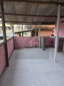 Casa em 4 pavimentos na rua 24 de Maio