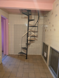 Casa em 4 pavimentos na rua 24 de Maio