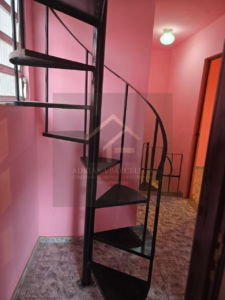Casa em 4 pavimentos na rua 24 de Maio