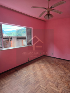 Casa em 4 pavimentos na rua 24 de Maio