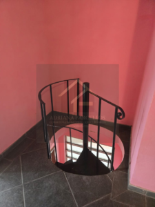 Casa em 4 pavimentos na rua 24 de Maio