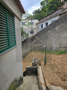 Prédio comercial e residencial de 2 andares na Av. Barão do Rio Branco