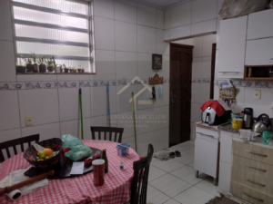 Ampla casa no bairro Alto da serra, beira de rua