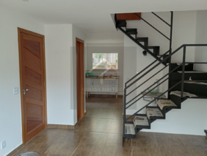 Duplex estilo casa americana na Praça Catulo Petrópolis, RJ