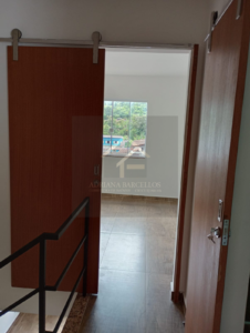 Duplex estilo casa americana na Praça Catulo Petrópolis, RJ