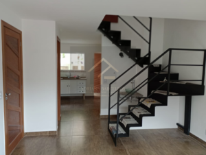 Duplex estilo casa americana na Praça Catulo Petrópolis, RJ