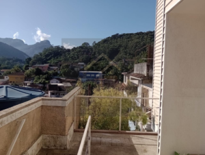 Duplex estilo casa americana na Praça Catulo Petrópolis, RJ