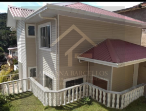 Duplex estilo casa americana na Praça Catulo Petrópolis, RJ