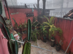 Ampla casa no bairro Alto da serra, beira de rua