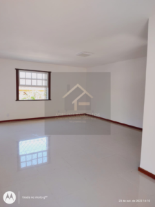 Ótima casa com excelente localização medindo 231m², no Valparaíso