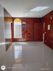 Ótima casa com excelente localização medindo 231m², no Valparaíso