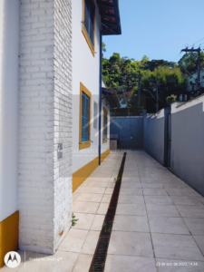 Ótima casa com excelente localização medindo 231m², no Valparaíso