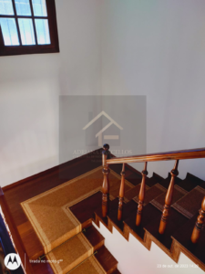 Ótima casa com excelente localização medindo 231m², no Valparaíso