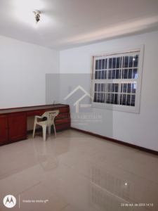 Ótima casa com excelente localização medindo 231m², no Valparaíso