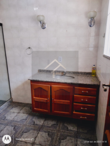 Ótima casa com excelente localização medindo 231m², no Valparaíso