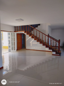 Ótima casa com excelente localização medindo 231m², no Valparaíso