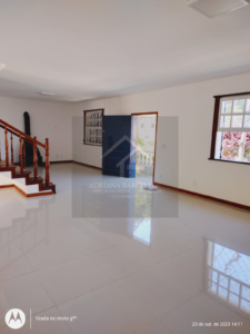 Ótima casa com excelente localização medindo 231m², no Valparaíso