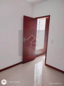 Ótima casa com excelente localização medindo 231m², no Valparaíso