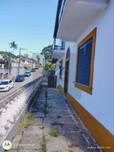 Ótima casa com excelente localização medindo 231m², no Valparaíso