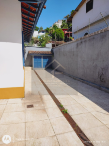 Ótima casa com excelente localização medindo 231m², no Valparaíso