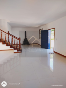 Ótima casa com excelente localização medindo 231m², no Valparaíso