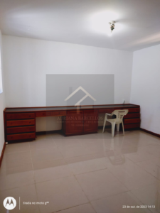 Ótima casa com excelente localização medindo 231m², no Valparaíso