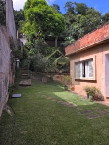 Casa em condomínio fechado estilo fazendinha em Nogueira, Petrópolis RJ