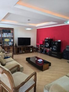 Linda casa em 2 pavimentos na Vila Militar Petrópolis, RJ
