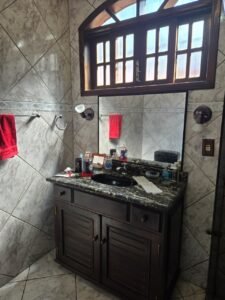 Linda casa em 2 pavimentos na Vila Militar Petrópolis, RJ