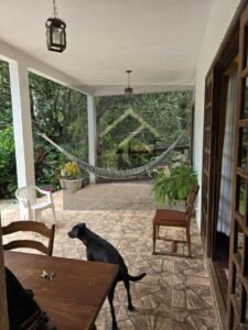 Linda Casa em 2 pavimentos com uma área edificada de 378,42 M² em Araras, Petrópolis, RJ