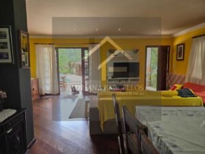 Linda Casa em 2 pavimentos com uma área edificada de 378,42 M² em Araras, Petrópolis, RJ