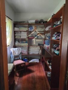Linda Casa em 2 pavimentos com uma área edificada de 378,42 M² em Araras, Petrópolis, RJ