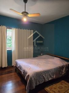 Linda Casa em 2 pavimentos com uma área edificada de 378,42 M² em Araras, Petrópolis, RJ