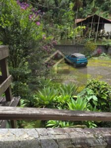 Linda Casa em 2 pavimentos com uma área edificada de 378,42 M² em Araras, Petrópolis, RJ