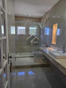 2 Casas muradas e independentes com quintal, podendo expandir, no bairro Chácara Flora, Petrópolis RJ