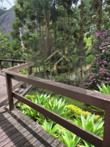 Linda Casa em 2 pavimentos com uma área edificada de 378,42 M² em Araras, Petrópolis, RJ